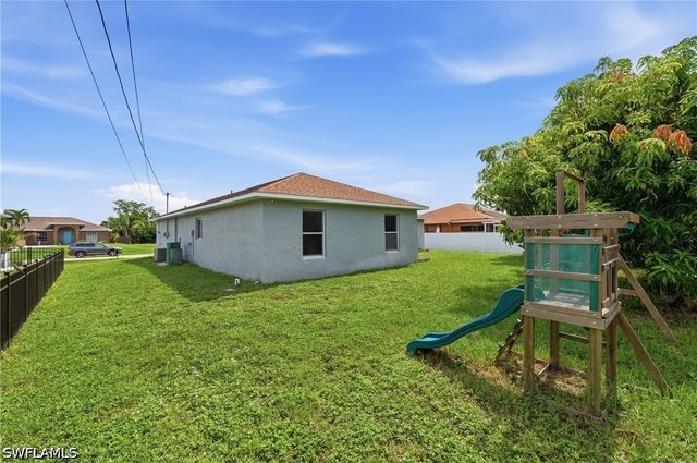 202 SW 11th TER, Cape Coral, FL 33991