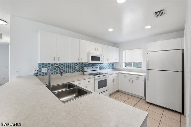 202 SW 11th TER, Cape Coral, FL 33991