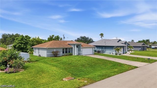 202 SW 11th TER, Cape Coral, FL 33991