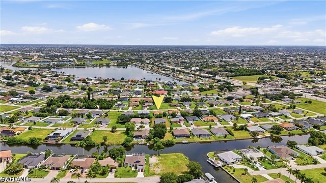 202 SW 11th TER, Cape Coral, FL 33991