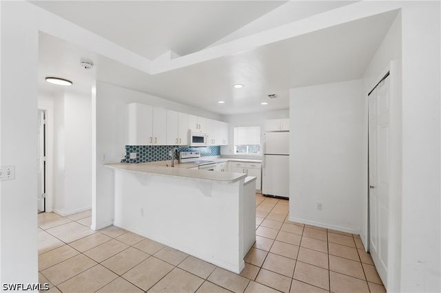 202 SW 11th TER, Cape Coral, FL 33991