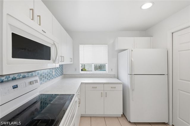 202 SW 11th TER, Cape Coral, FL 33991