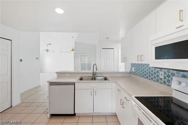 202 SW 11th TER, Cape Coral, FL 33991
