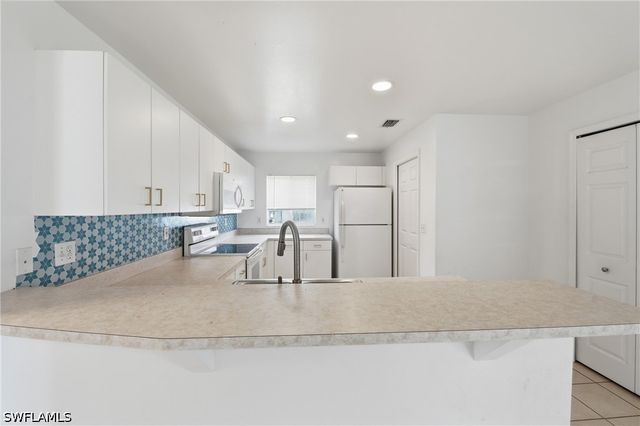 202 SW 11th TER, Cape Coral, FL 33991