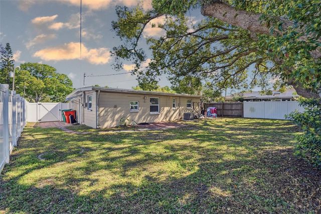 10480 111TH AVENUE, Largo, FL 33773