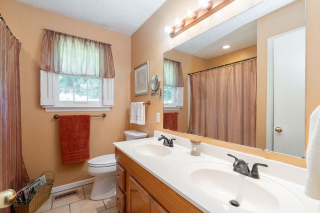 2003 Julie Dr, Mount Juliet, TN 37122