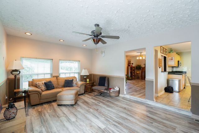 2003 Julie Dr, Mount Juliet, TN 37122