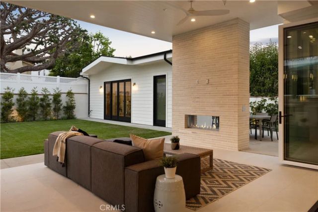 1013 10th Street, Manhattan Beach, CA 90266