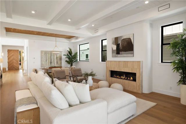 1013 10th Street, Manhattan Beach, CA 90266
