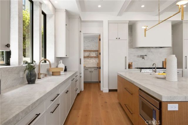 1013 10th Street, Manhattan Beach, CA 90266