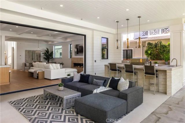 1013 10th Street, Manhattan Beach, CA 90266