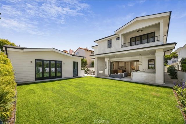 1013 10th Street, Manhattan Beach, CA 90266