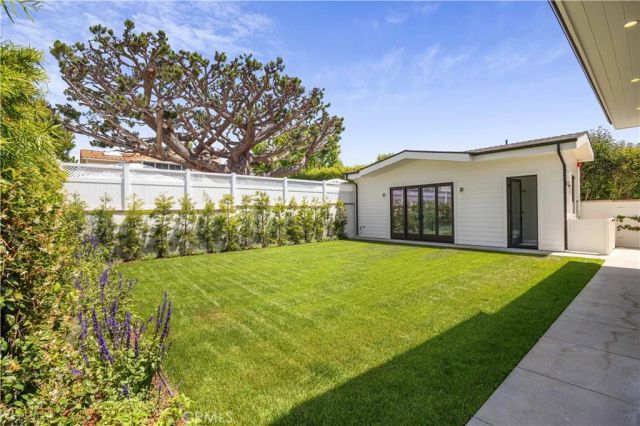 1013 10th Street, Manhattan Beach, CA 90266