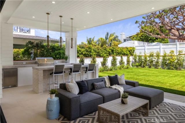 1013 10th Street, Manhattan Beach, CA 90266