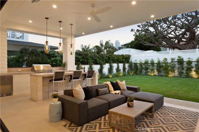 1013 10th Street, Manhattan Beach, CA 90266