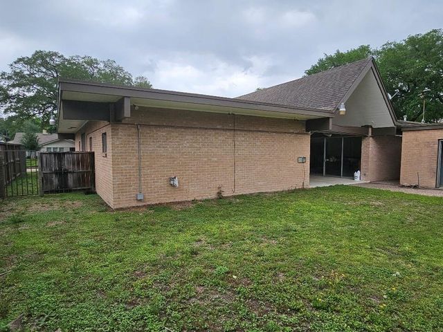5303 Paisley Street, Houston, TX 77096