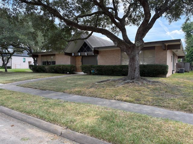 5303 Paisley Street, Houston, TX 77096