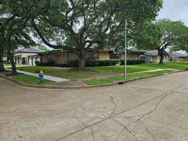 5303 Paisley Street, Houston, TX 77096