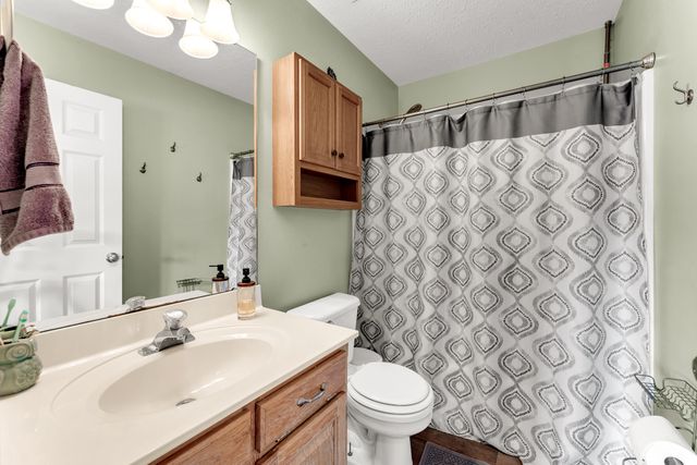 411 Arrowhead Road, Willard, MO 65781