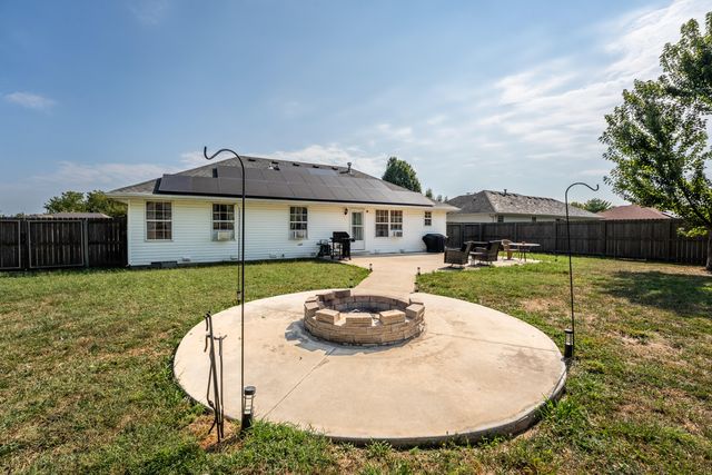 411 Arrowhead Road, Willard, MO 65781