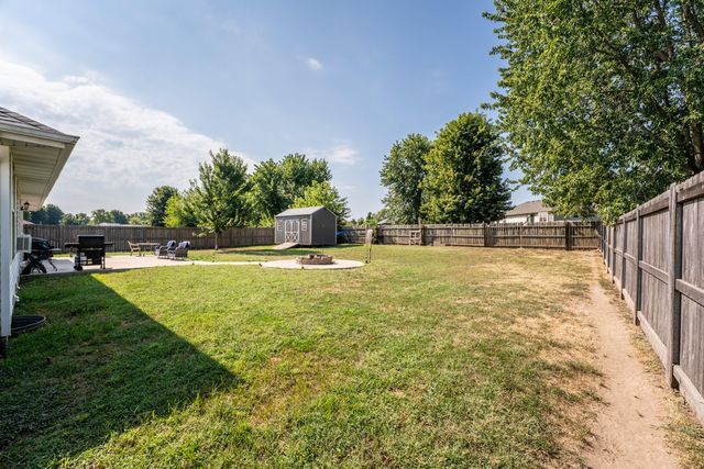 411 Arrowhead Road, Willard, MO 65781