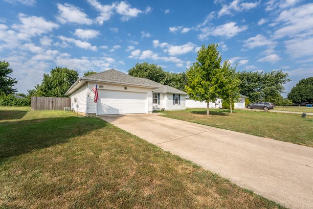 411 Arrowhead Road, Willard, MO 65781