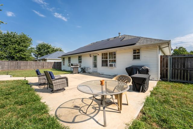 411 Arrowhead Road, Willard, MO 65781