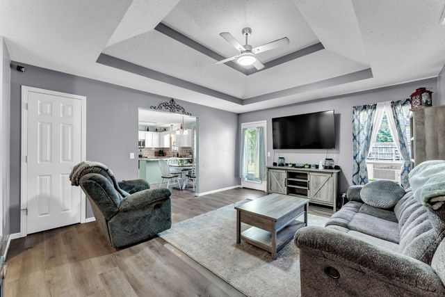 411 Arrowhead Road, Willard, MO 65781