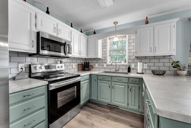 411 Arrowhead Road, Willard, MO 65781