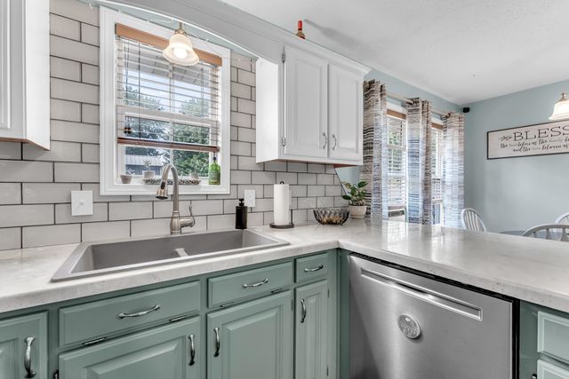 411 Arrowhead Road, Willard, MO 65781