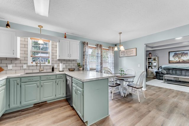 411 Arrowhead Road, Willard, MO 65781