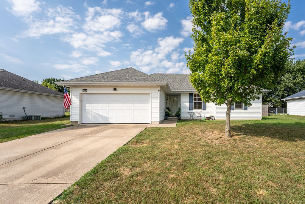411 Arrowhead Road, Willard, MO 65781