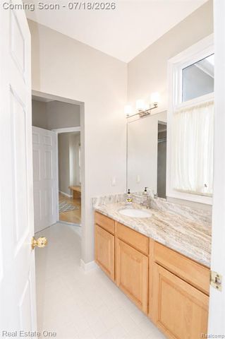 716 Bristol Lane, Orion Twp, MI 48348