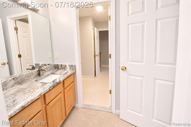 716 Bristol Lane, Orion Twp, MI 48348