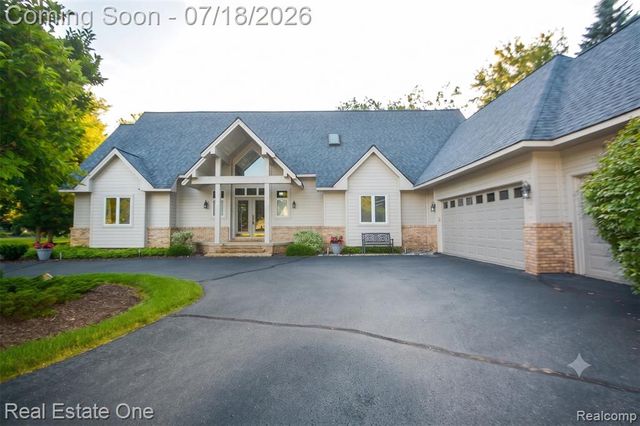 716 Bristol Lane, Orion Twp, MI 48348