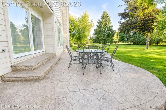716 Bristol Lane, Orion Twp, MI 48348