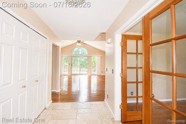 716 Bristol Lane, Orion Twp, MI 48348