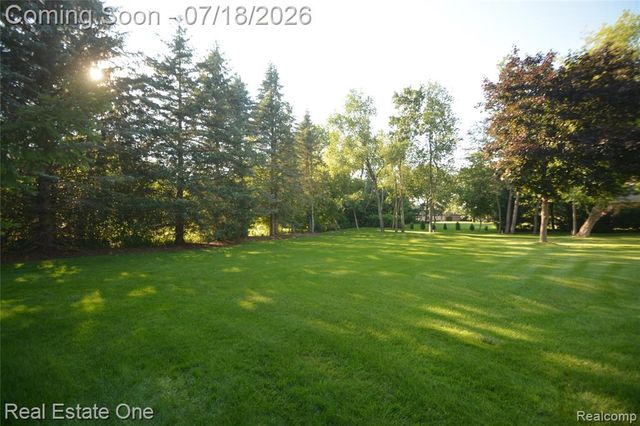 716 Bristol Lane, Orion Twp, MI 48348