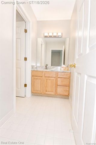 716 Bristol Lane, Orion Twp, MI 48348
