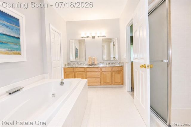 716 Bristol Lane, Orion Twp, MI 48348