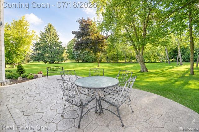 716 Bristol Lane, Orion Twp, MI 48348