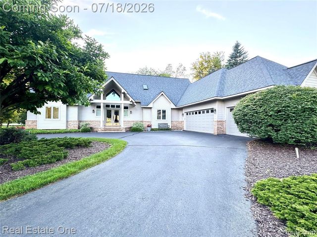 716 Bristol Lane, Orion Twp, MI 48348