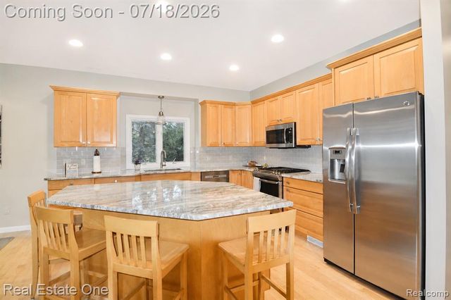 716 Bristol Lane, Orion Twp, MI 48348