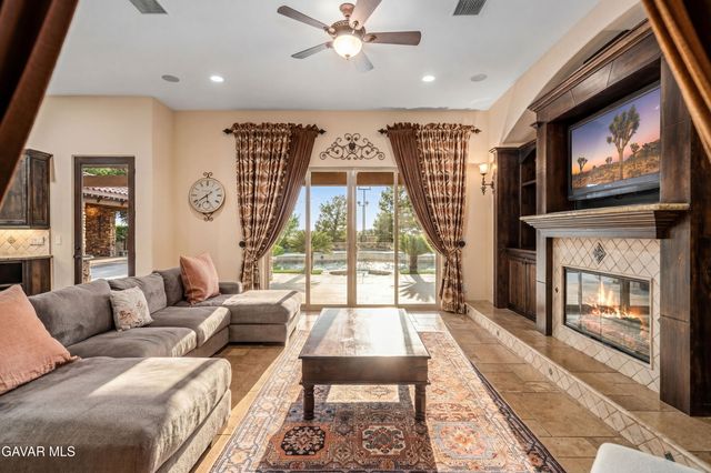 3211 Paddock Way, Quartz Hill, CA 93536