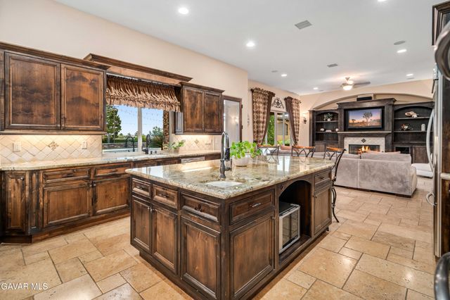 3211 Paddock Way, Quartz Hill, CA 93536