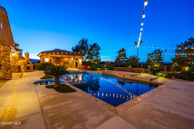 3211 Paddock Way, Quartz Hill, CA 93536