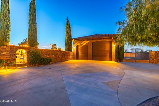 3211 Paddock Way, Quartz Hill, CA 93536