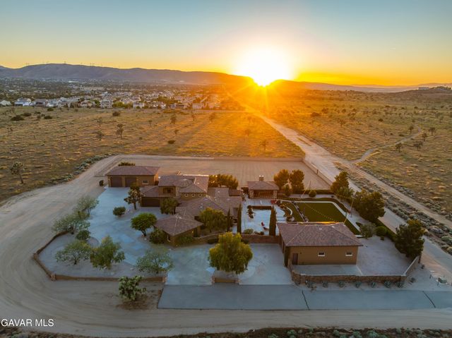 3211 Paddock Way, Quartz Hill, CA 93536