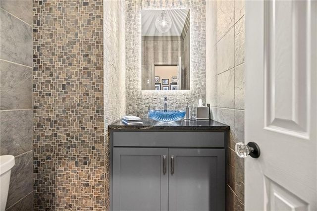 4309 W 126th Terrace, Leawood, KS 66209