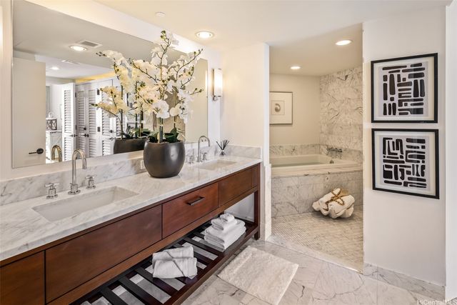 223 Saratoga Road 3410, Honolulu, HI 96815